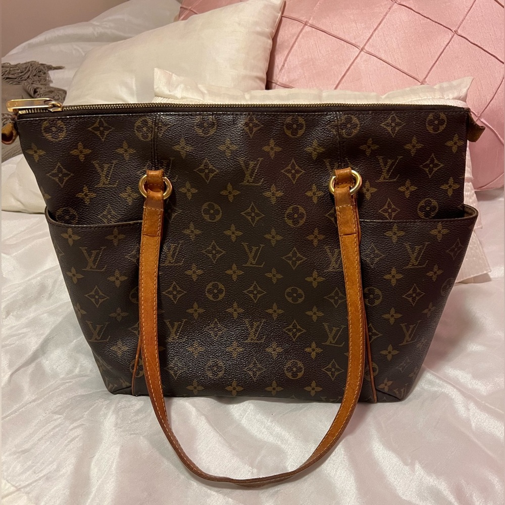 LOUIS VUITTON Monogram Totally MM, 100% AUTHENTIC!!